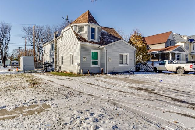 413 15th Street, Port Huron, MI 48060