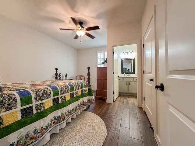 1048 Roanoke Ln, Kerrville, TX 78028