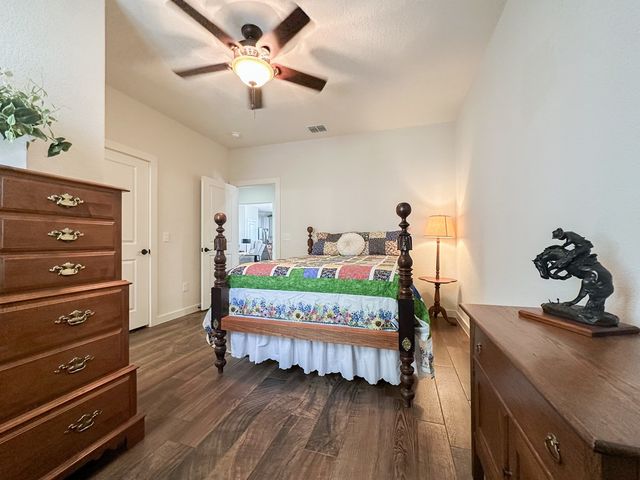 1048 Roanoke Ln, Kerrville, TX 78028