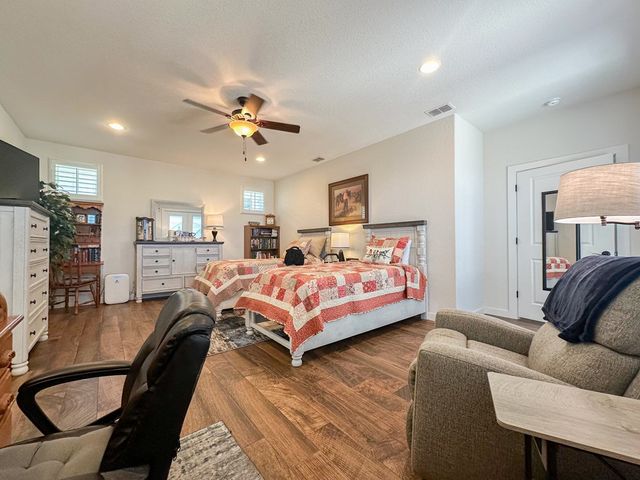 1048 Roanoke Ln, Kerrville, TX 78028