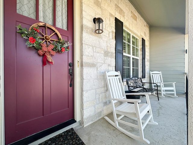 1048 Roanoke Ln, Kerrville, TX 78028