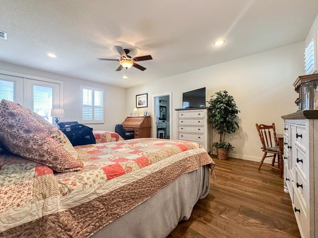 1048 Roanoke Ln, Kerrville, TX 78028