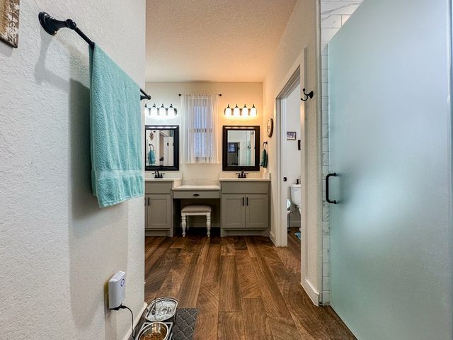 1048 Roanoke Ln, Kerrville, TX 78028