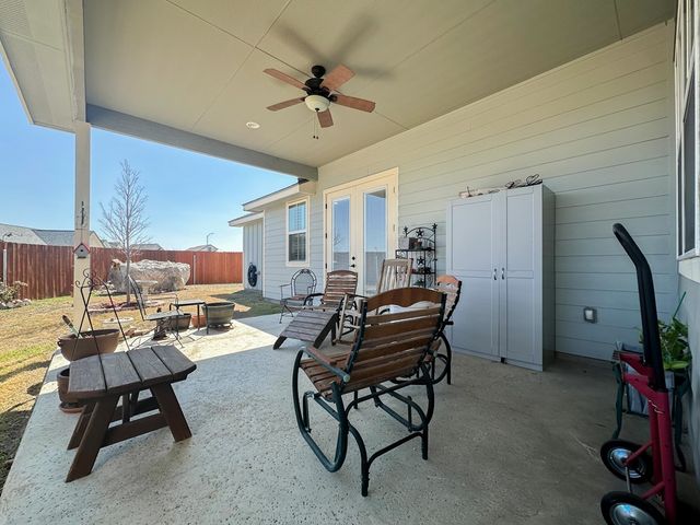 1048 Roanoke Ln, Kerrville, TX 78028