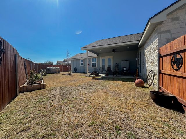 1048 Roanoke Ln, Kerrville, TX 78028