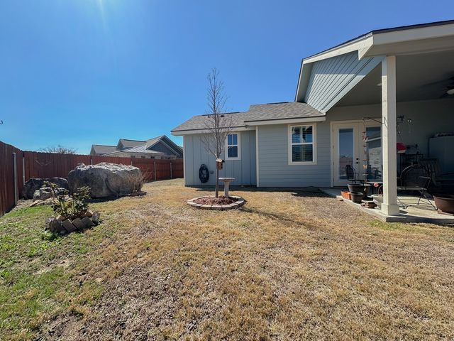 1048 Roanoke Ln, Kerrville, TX 78028