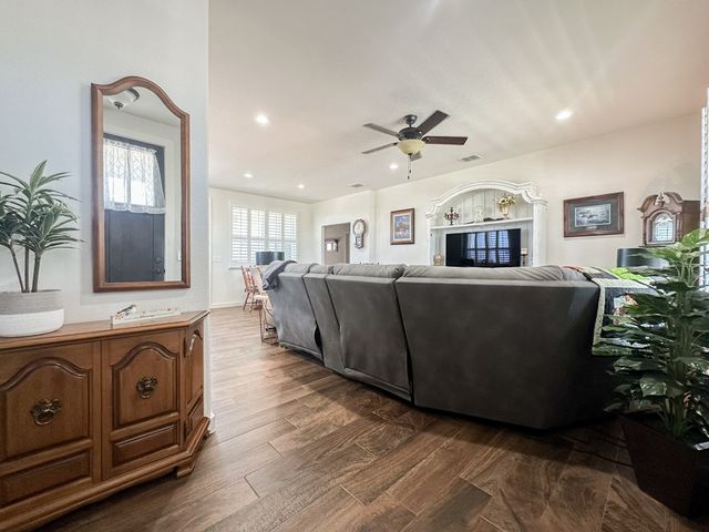 1048 Roanoke Ln, Kerrville, TX 78028