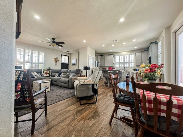 1048 Roanoke Ln, Kerrville, TX 78028