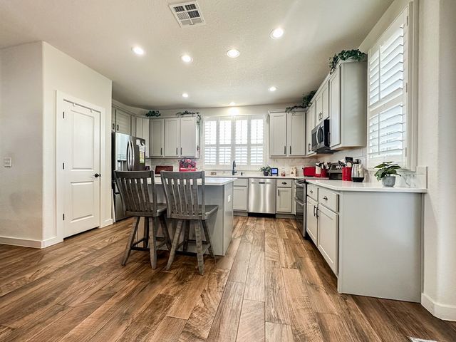 1048 Roanoke Ln, Kerrville, TX 78028