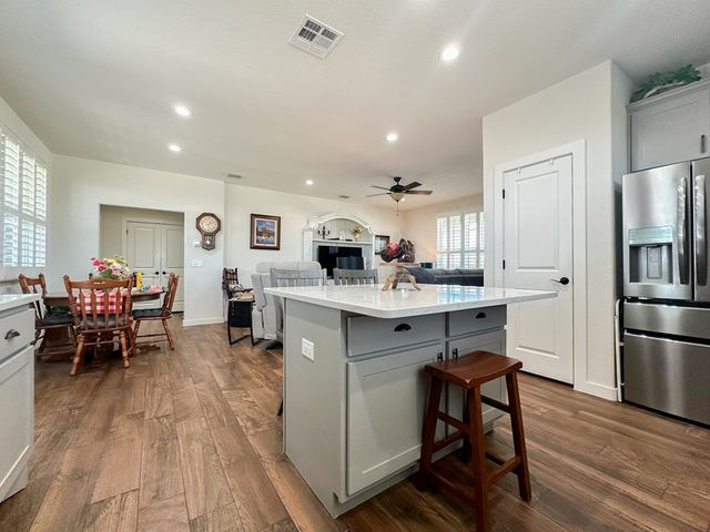 1048 Roanoke Ln, Kerrville, TX 78028