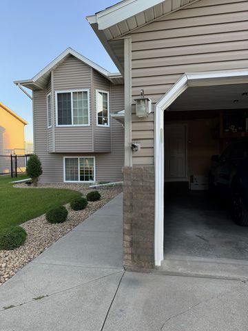4357 46th Avenue S, Fargo, ND 58104