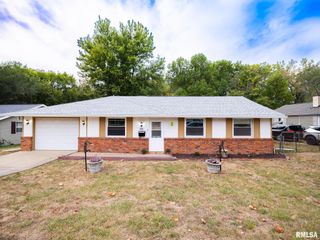 200 FRONTENAC Road, Marquette Heights, IL 61554