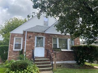 15 Cross Street, Williston Park, NY 11596