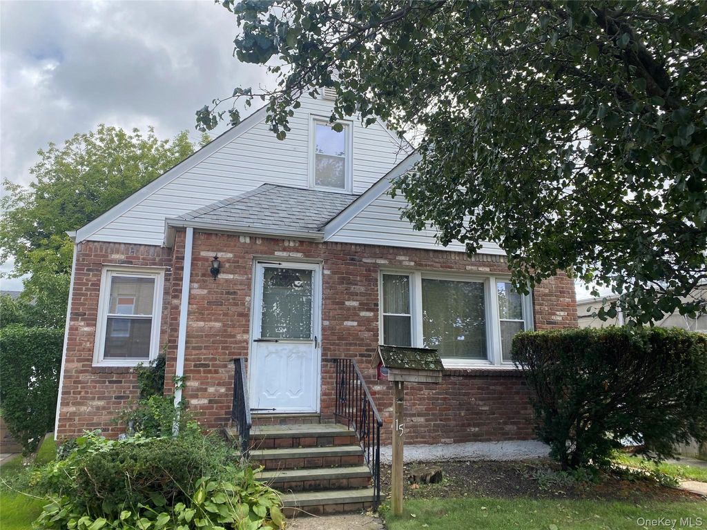 15 Cross Street, Williston Park, NY 11596