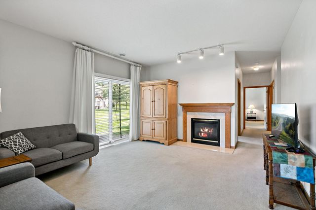 8012 Stratford Circle S, Shakopee, MN 55379