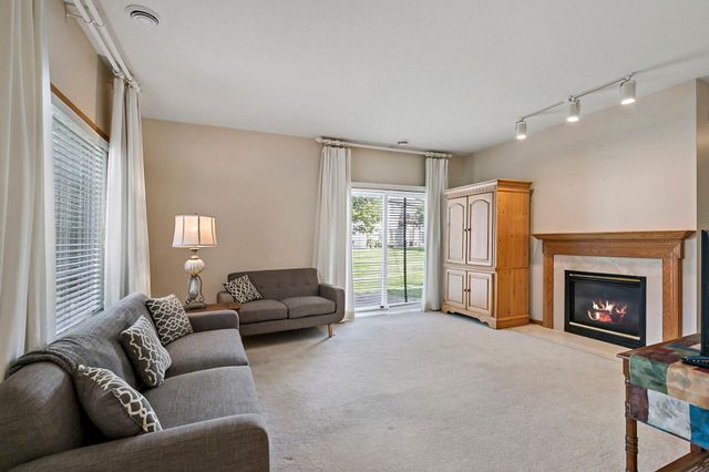 8012 Stratford Circle S, Shakopee, MN 55379