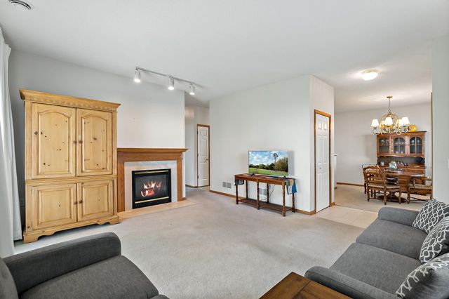 8012 Stratford Circle S, Shakopee, MN 55379