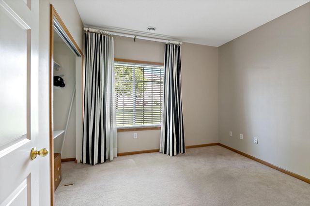 8012 Stratford Circle S, Shakopee, MN 55379