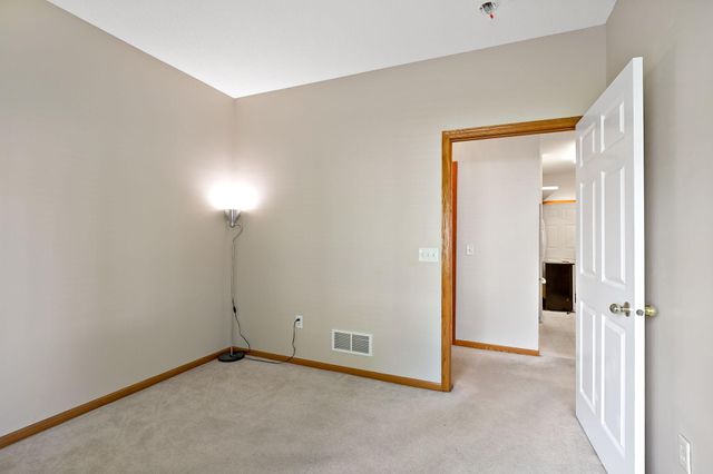 8012 Stratford Circle S, Shakopee, MN 55379