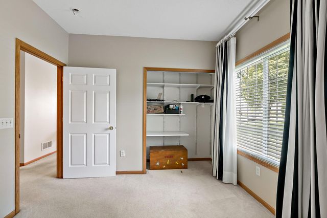 8012 Stratford Circle S, Shakopee, MN 55379