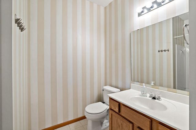 8012 Stratford Circle S, Shakopee, MN 55379