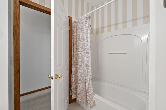8012 Stratford Circle S, Shakopee, MN 55379