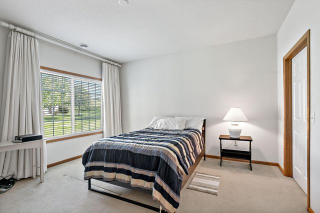 8012 Stratford Circle S, Shakopee, MN 55379