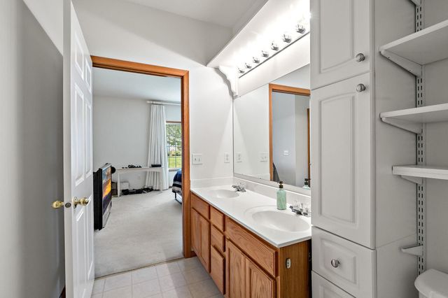 8012 Stratford Circle S, Shakopee, MN 55379