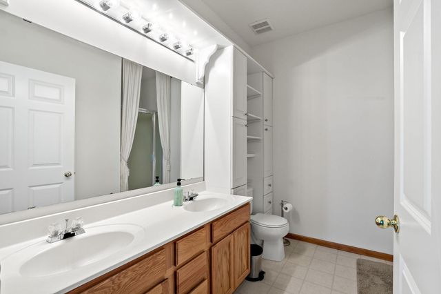8012 Stratford Circle S, Shakopee, MN 55379