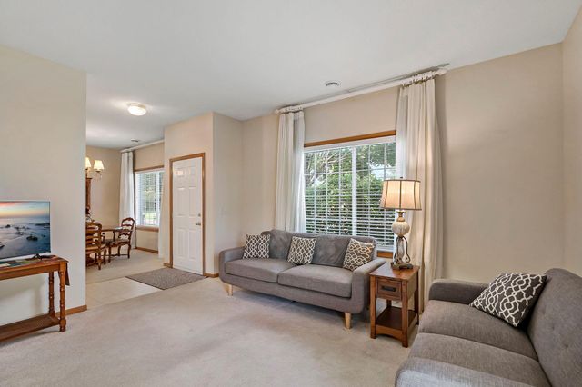 8012 Stratford Circle S, Shakopee, MN 55379