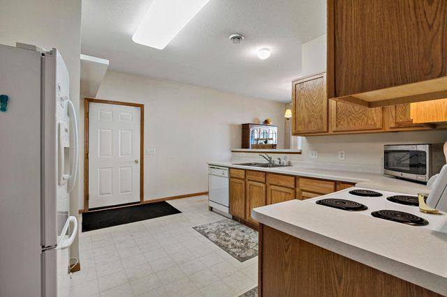 8012 Stratford Circle S, Shakopee, MN 55379