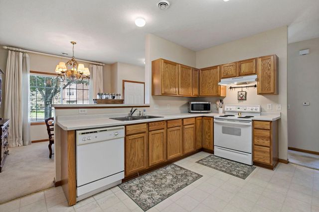 8012 Stratford Circle S, Shakopee, MN 55379