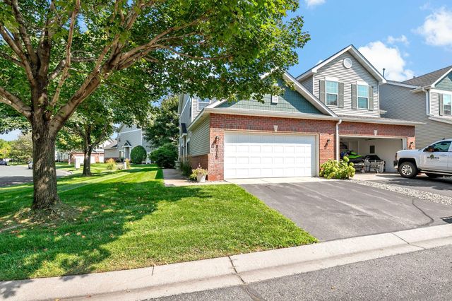 8012 Stratford Circle S, Shakopee, MN 55379