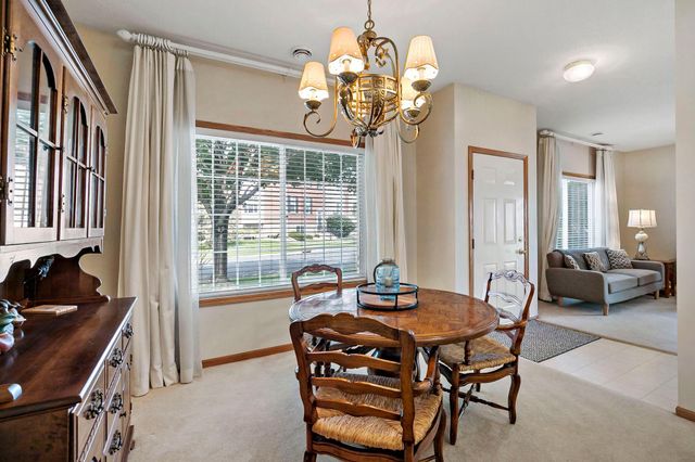 8012 Stratford Circle S, Shakopee, MN 55379