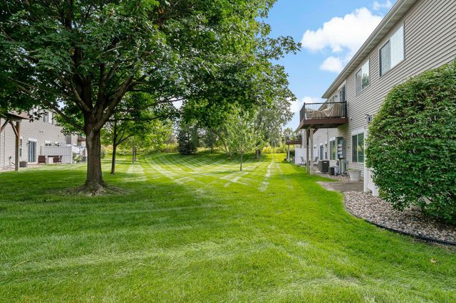 8012 Stratford Circle S, Shakopee, MN 55379