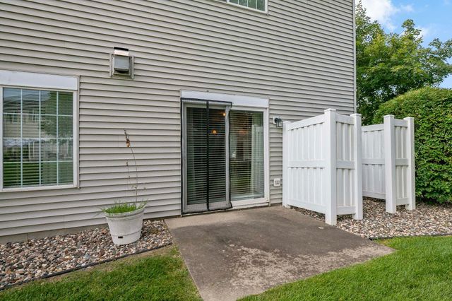8012 Stratford Circle S, Shakopee, MN 55379