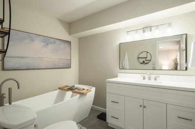 1637 W Los Altos Avenue, Fresno, CA 93711