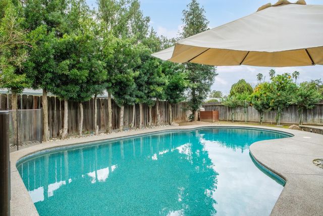 1637 W Los Altos Avenue, Fresno, CA 93711