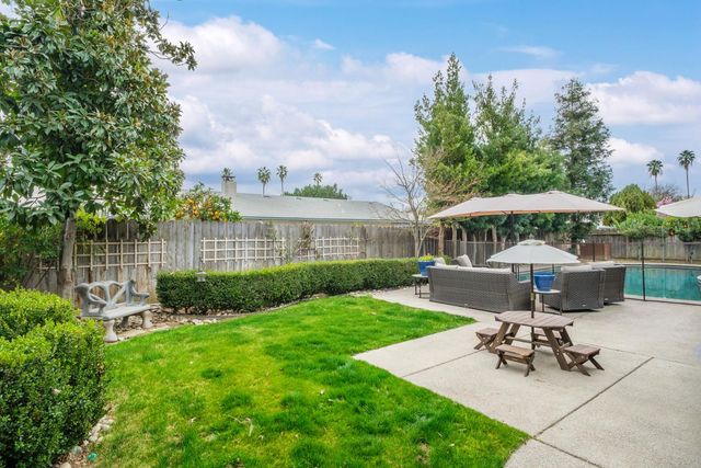 1637 W Los Altos Avenue, Fresno, CA 93711