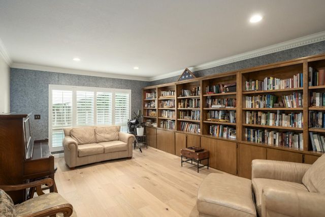 1637 W Los Altos Avenue, Fresno, CA 93711