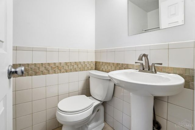 3900 Rose Hill Avenue, Cincinnati, OH 45229