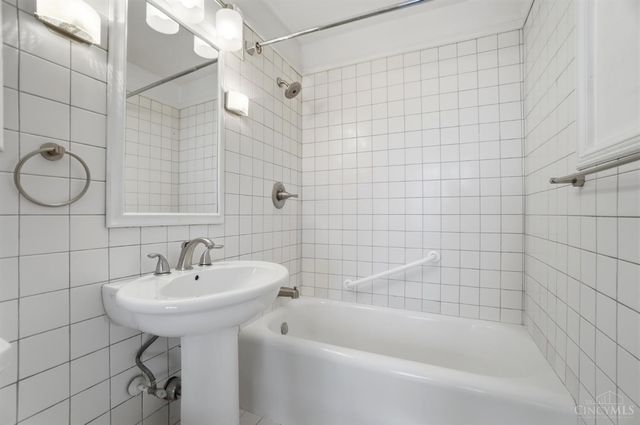 3900 Rose Hill Avenue, Cincinnati, OH 45229