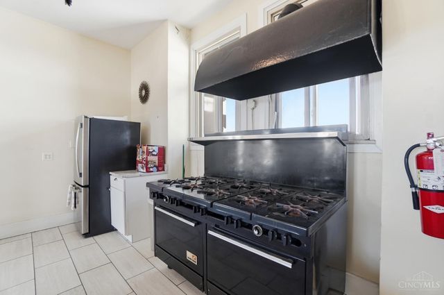 3900 Rose Hill Avenue, Cincinnati, OH 45229