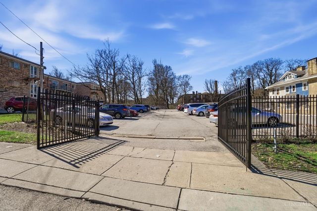 3900 Rose Hill Avenue, Cincinnati, OH 45229