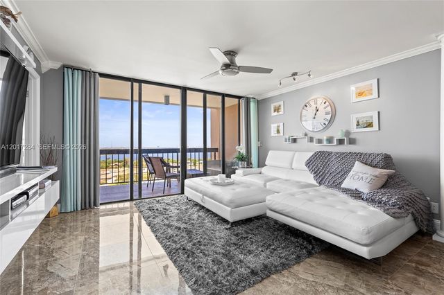 2425 Presidential Way PH1, West Palm Beach, FL 33401
