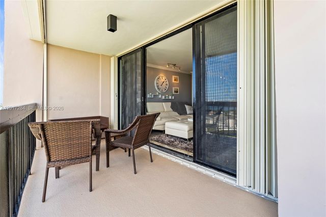 2425 Presidential Way PH1, West Palm Beach, FL 33401