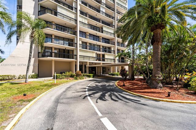 2425 Presidential Way PH1, West Palm Beach, FL 33401