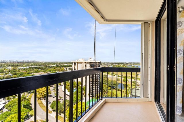 2425 Presidential Way PH1, West Palm Beach, FL 33401