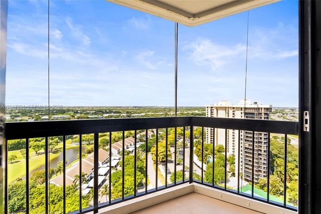 2425 Presidential Way PH1, West Palm Beach, FL 33401