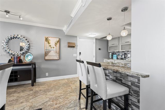 2425 Presidential Way PH1, West Palm Beach, FL 33401